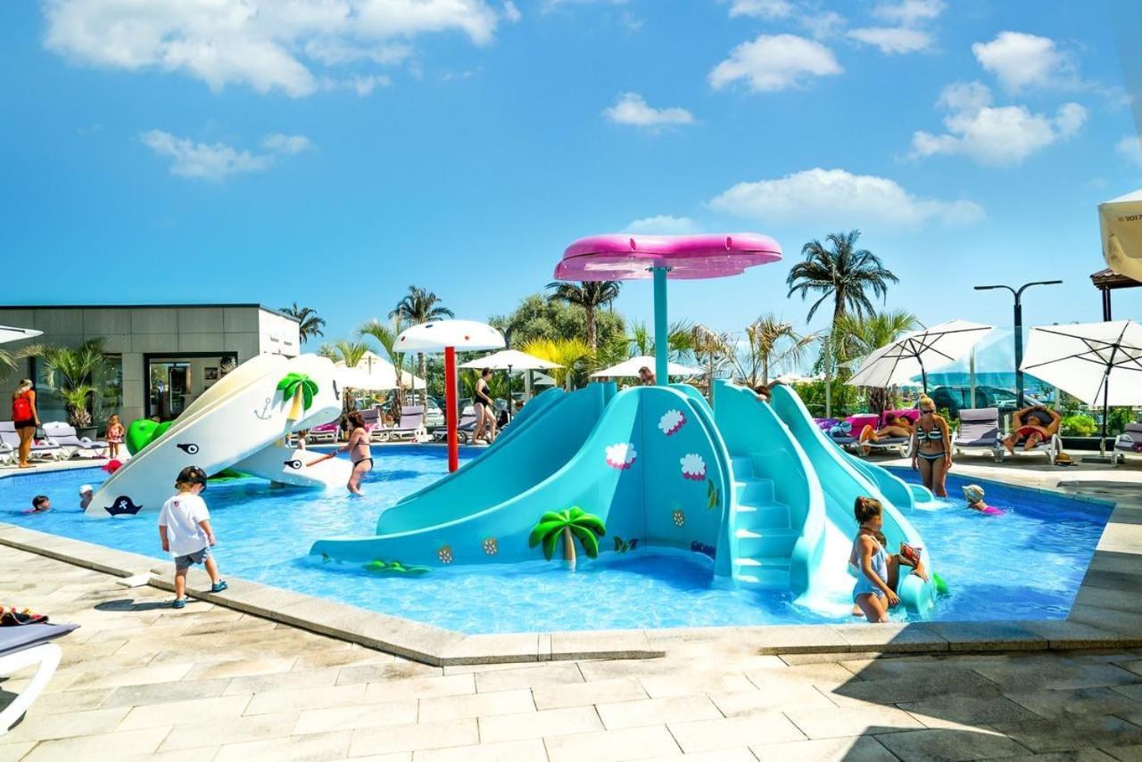Isabelle Apartament Alezzi Beach Resort Mamaia Nord Navodari Exterior photo